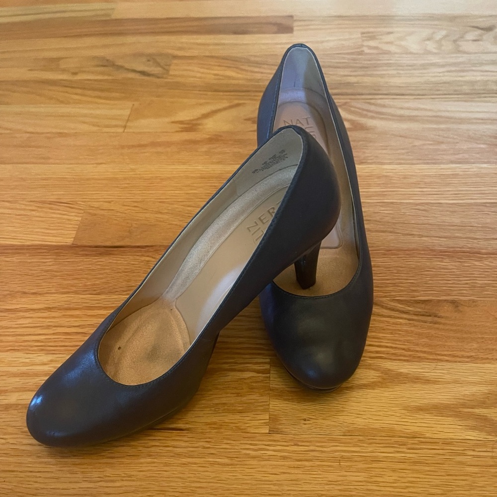 Naturalizer, Size 8, Navy Blue pumps